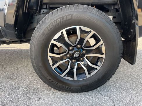 Used 2021 Toyota Tacoma TRD Sport w/ Technology Package image 54