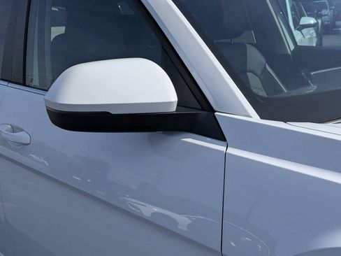 Used 2025 Volkswagen Atlas SE FWD image 11
