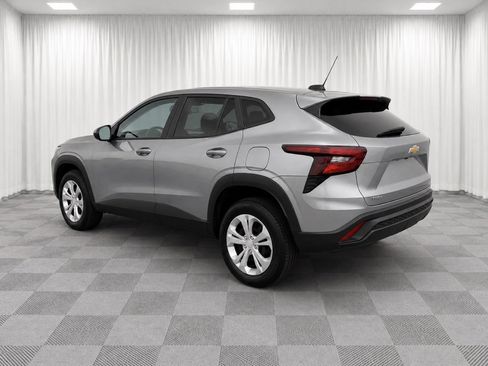 Used 2026 Chevrolet Trax LS w/ Driver Confidence Package FWD image 5