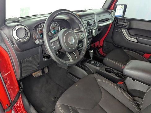 Used 2016 Jeep Wrangler Unlimited Sahara image 11