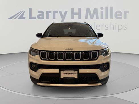 Used 2024 Jeep Compass Limited AWD/4WD image 8