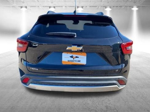 Used 2025 Chevrolet Trax LT w/ Driver Confidence Package FWD image 8