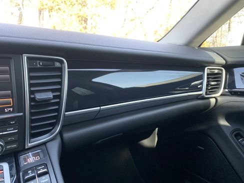 Used 2013 Porsche Panamera image 16