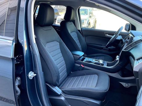 Certified 2023 Ford Edge SE image 9