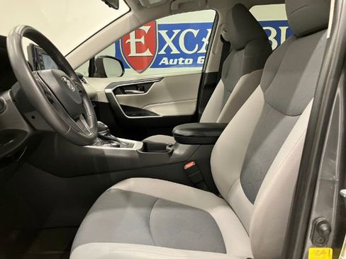 Used 2020 Toyota RAV4 XLE w/ XLE Grade Weather Package AWD/4WD image 36