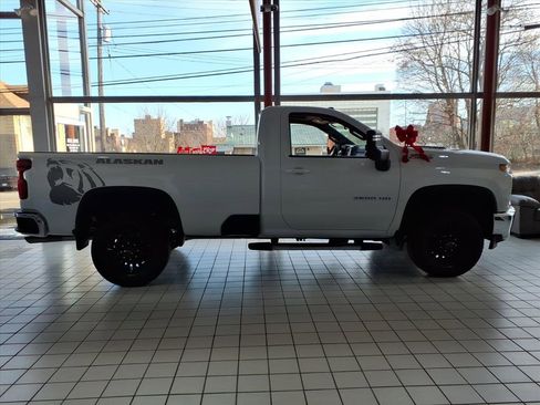 Used 2022 Chevrolet Silverado 3500 LT w/ Convenience Package image 3