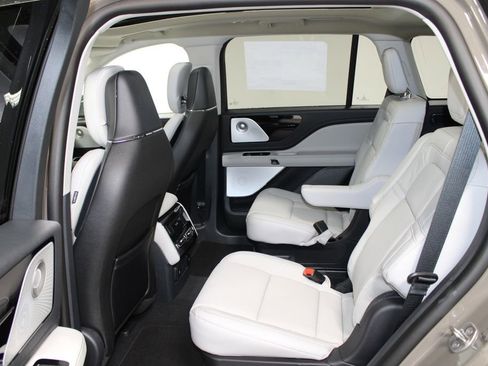 New 2026 Lincoln Aviator Reserve image 25