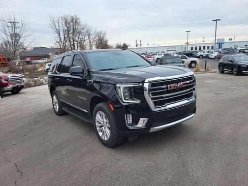 Used 2023 GMC Yukon SLT w/ SLT Premium Package image 1