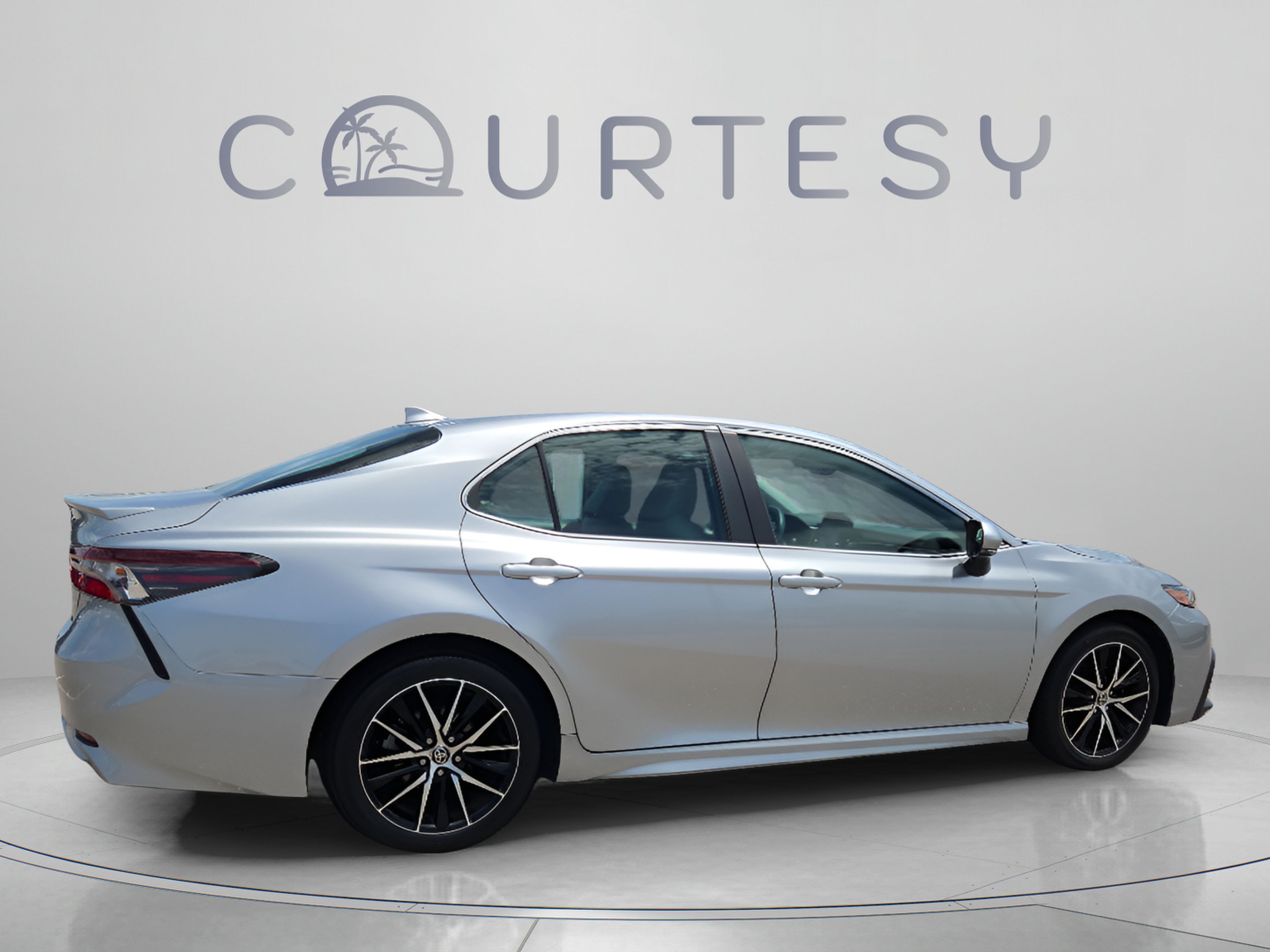 Used 2024 Toyota Camry SE FWD image 5