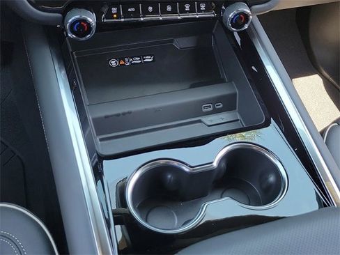 New 2025 Chevrolet Suburban Premier image 16