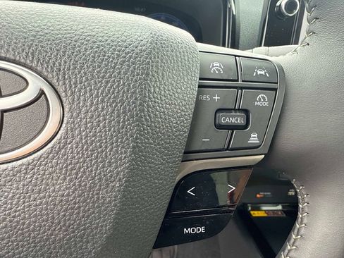 Used 2025 Toyota Camry XLE image 24