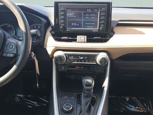 Used 2021 Toyota RAV4 LE AWD/4WD image 15