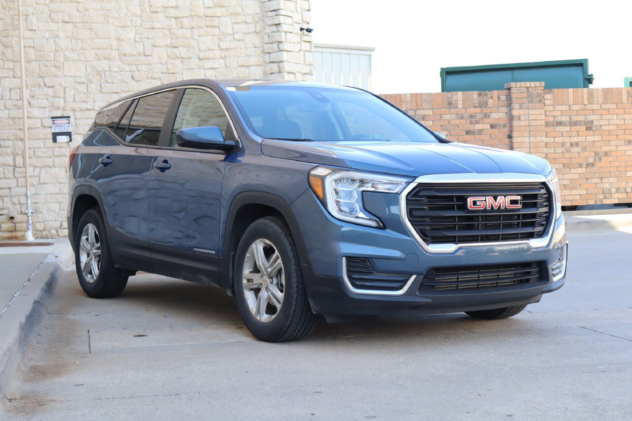 Used 2024 GMC Terrain SLE FWD image 2