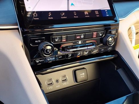 New 2025 Jeep Grand Cherokee Limited image 25