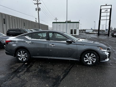 Used 2022 Nissan Altima 2.5 S image 6