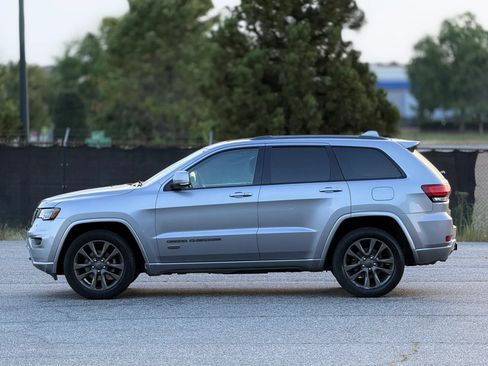 Used 2017 Jeep Grand Cherokee Limited 75th Anniversary AWD/4WD image 8