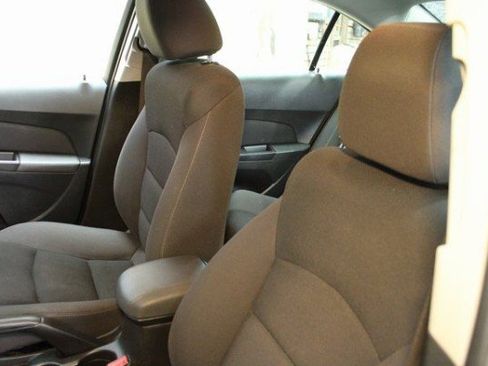 Used 2015 Chevrolet Cruze LT image 18