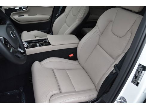 Certified 2025 Volvo XC90 B6 Ultra AWD/4WD image 14