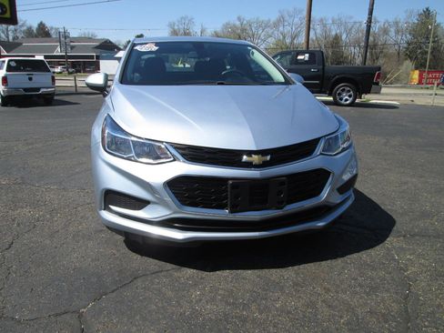 Used 2018 Chevrolet Cruze LS image 6