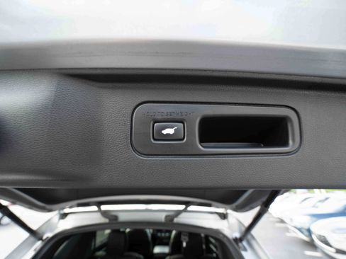 Used 2025 Honda Pilot TrailSport image 29
