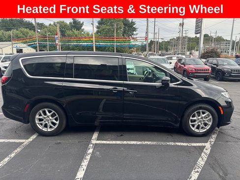 Used 2024 Chrysler Pacifica Touring-L FWD image 1
