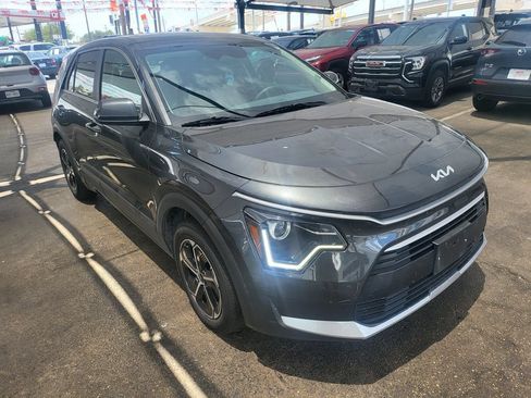 Used 2025 Kia Niro LX FWD image 2