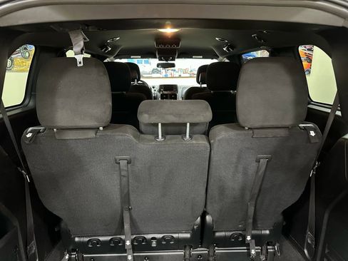 Used 2017 Dodge Grand Caravan SE image 25