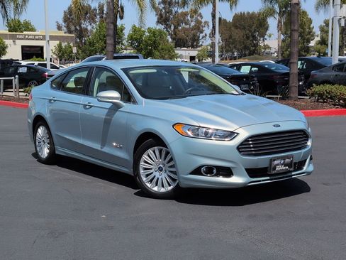 Used 2013 Ford Fusion SE FWD image 2