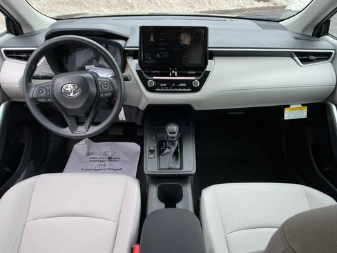 Used 2026 Toyota Corolla Cross L image 13