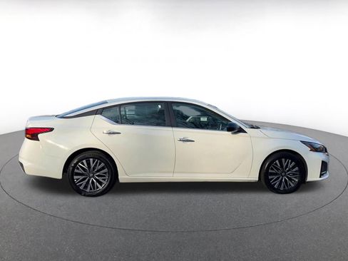 Used 2025 Nissan Altima 2.5 SV image 16