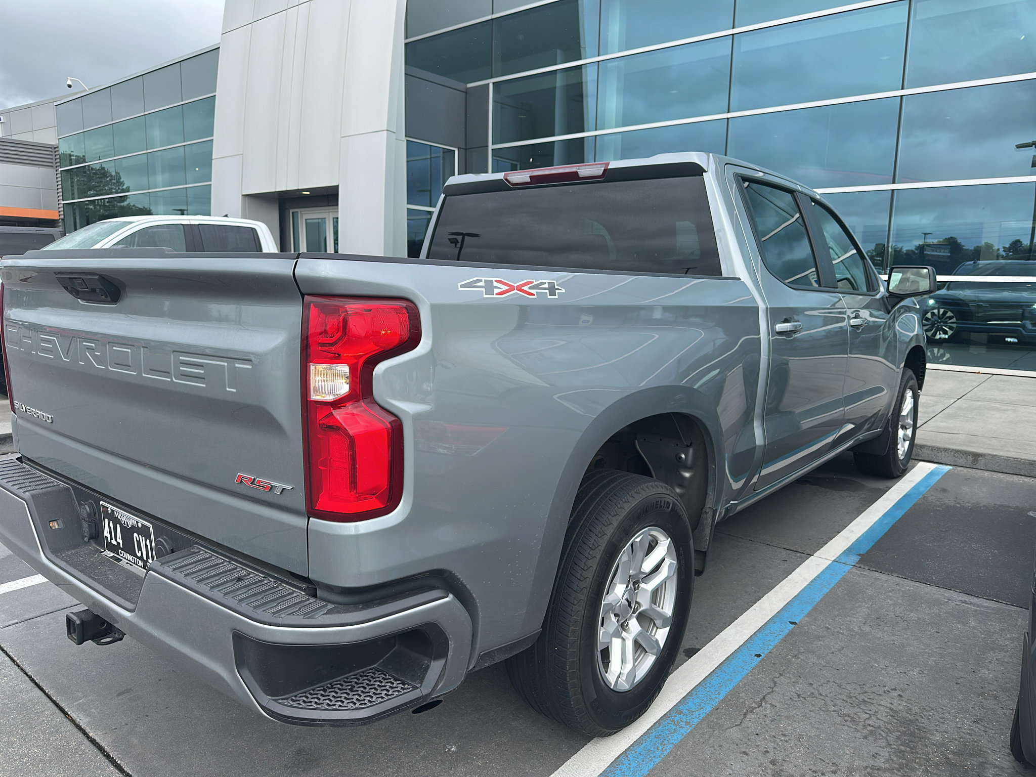 Used 2025 Chevrolet Silverado 1500 RST AWD/4WD image 3