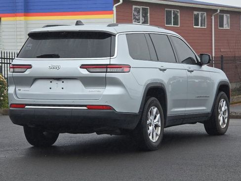 Used 2022 Jeep Grand Cherokee L Limited w/ Luxury Tech Group II image 3