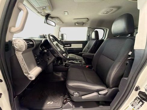 Used 2014 Toyota FJ Cruiser 4WD w/ Upgrade Package image 16
