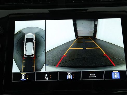 Used 2023 Chevrolet Bolt EUV Premier image 17