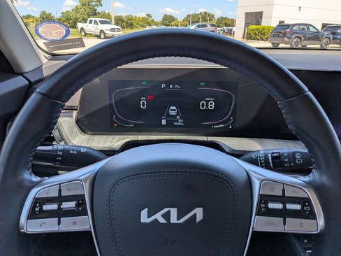 Used 2024 Kia Telluride EX w/ EX Captain's Chair Package FWD image 29