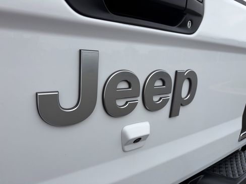 Used 2022 Jeep Gladiator Overland w/ Popular Equipment Package AWD/4WD image 29