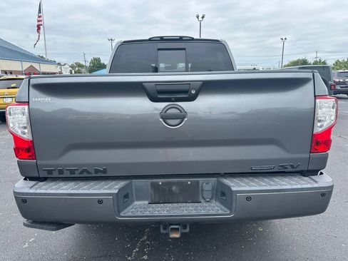 Used 2019 Nissan Titan SV w/ SV Convenience Package RWD image 5