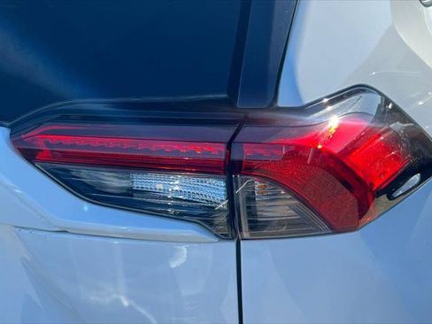 Certified 2022 Toyota RAV4 XLE w/ Convenience Package AWD/4WD image 18