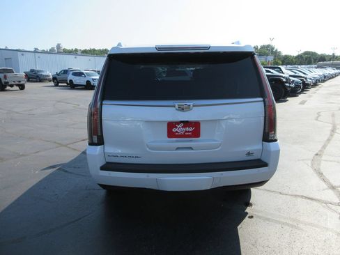 Used 2020 Cadillac Escalade Premium Luxury AWD/4WD image 7