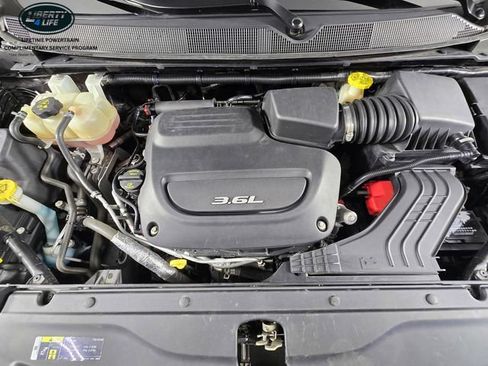 Used 2019 Chrysler Pacifica Touring-L Plus w/ Tire & Wheel Group FWD image 36