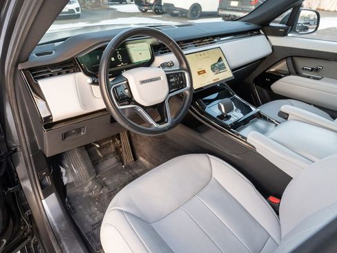 Used 2024 Land Rover Range Rover Sport SE image 12
