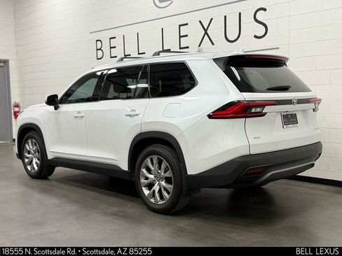 Used 2024 Toyota Grand Highlander Limited image 7