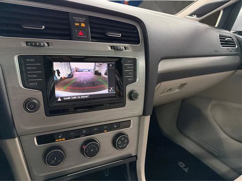 Used 2015 Volkswagen Golf TDI SE image 21
