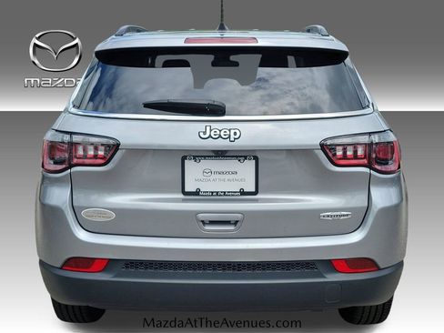 Used 2022 Jeep Compass Latitude FWD image 7