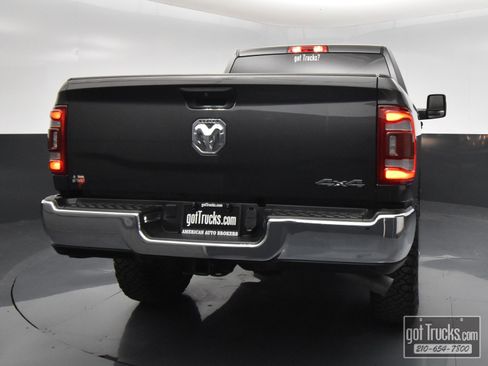 Used 2024 RAM 2500 Tradesman w/ Chrome Appearance Group AWD/4WD image 6