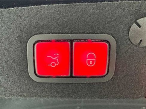 Used 2020 Mercedes-Benz C 300 Sedan image 16