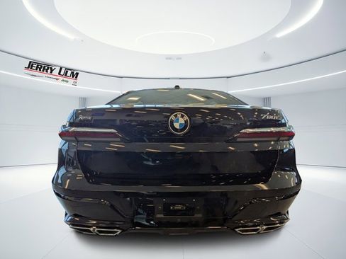Used 2024 BMW 760i xDrive w/ Premium Package 2 image 4
