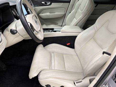 Used 2023 Volvo XC60 T8 Ultimate AWD/4WD image 5
