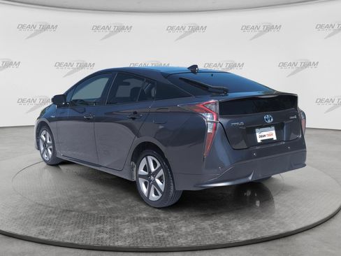 Used 2017 Toyota Prius Three Touring FWD image 6
