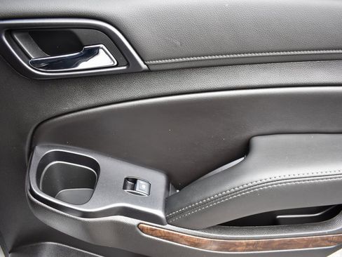 Used 2019 Chevrolet Tahoe LT image 14